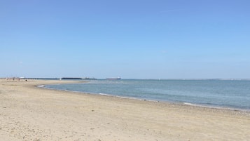 Una playa cerca
