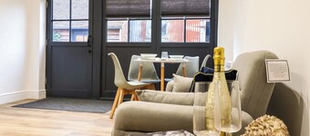 คิงฟิชเชอร์ คอทเทจ