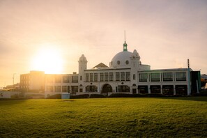 Exterior - The George (Whitley Bay)