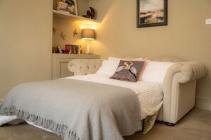 1 bedroom, individually decorated, individually furnished, free WiFi - The George (Whitley Bay)