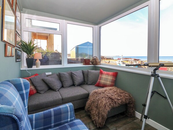 Living area - West Pier Cottage (Macduff)