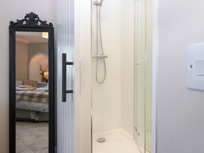 Shower - West Pier Cottage (Macduff)