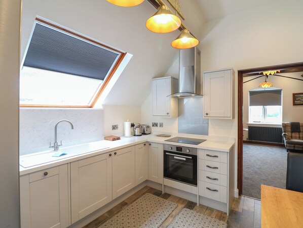 Een koelkast, een vaatwasser, een waterkoker, een broodrooster