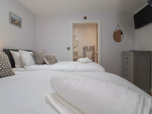 2 bedrooms, individually decorated, individually furnished, free WiFi