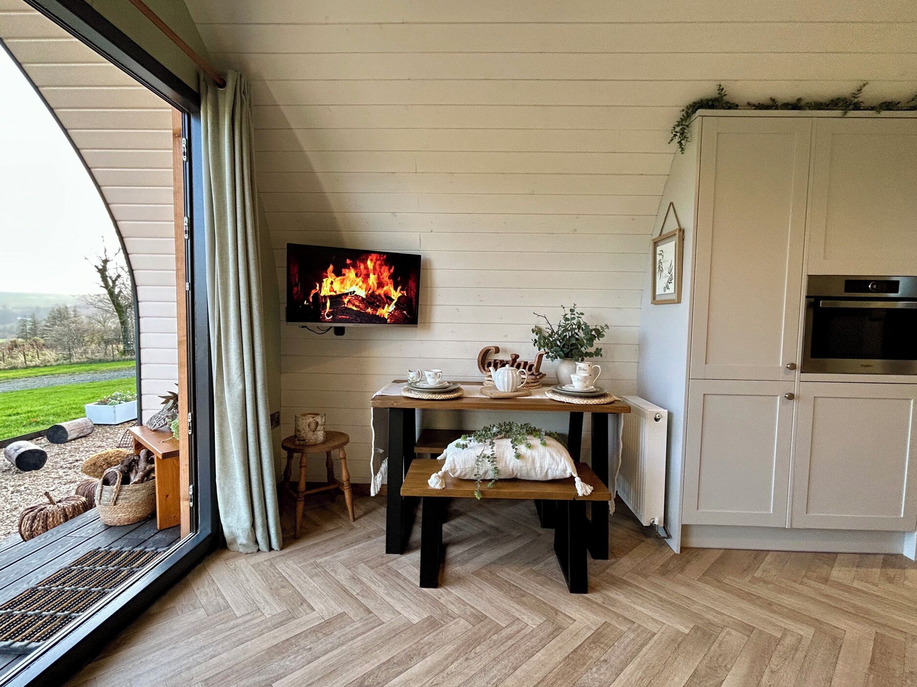 Cottage | Dining