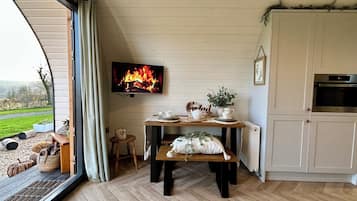 Cottage | Dining