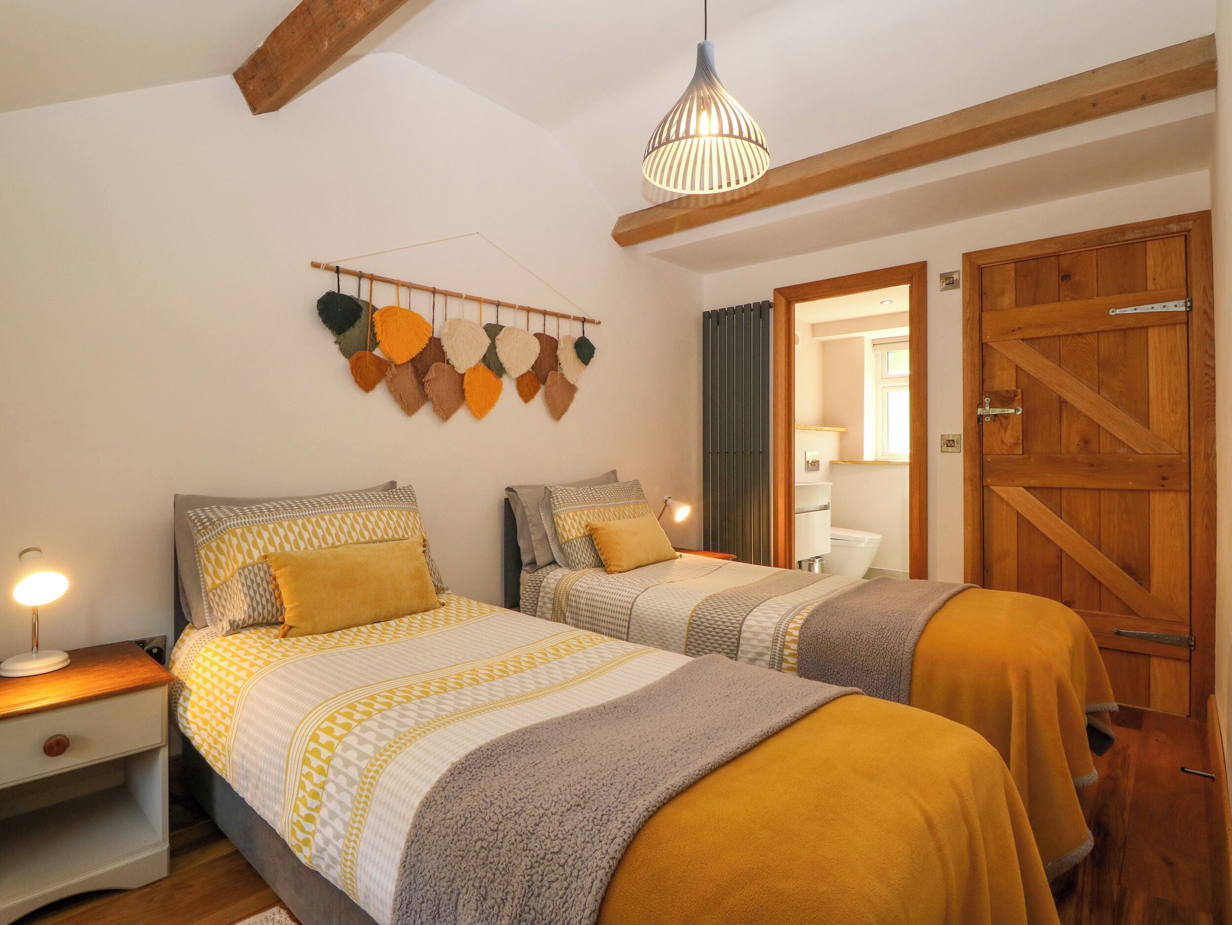 2 bedrooms, individually decorated, individually furnished, free WiFi