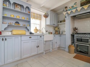 Réfrigérateur, lave-vaisselle, bouilloire électrique, grille-pain