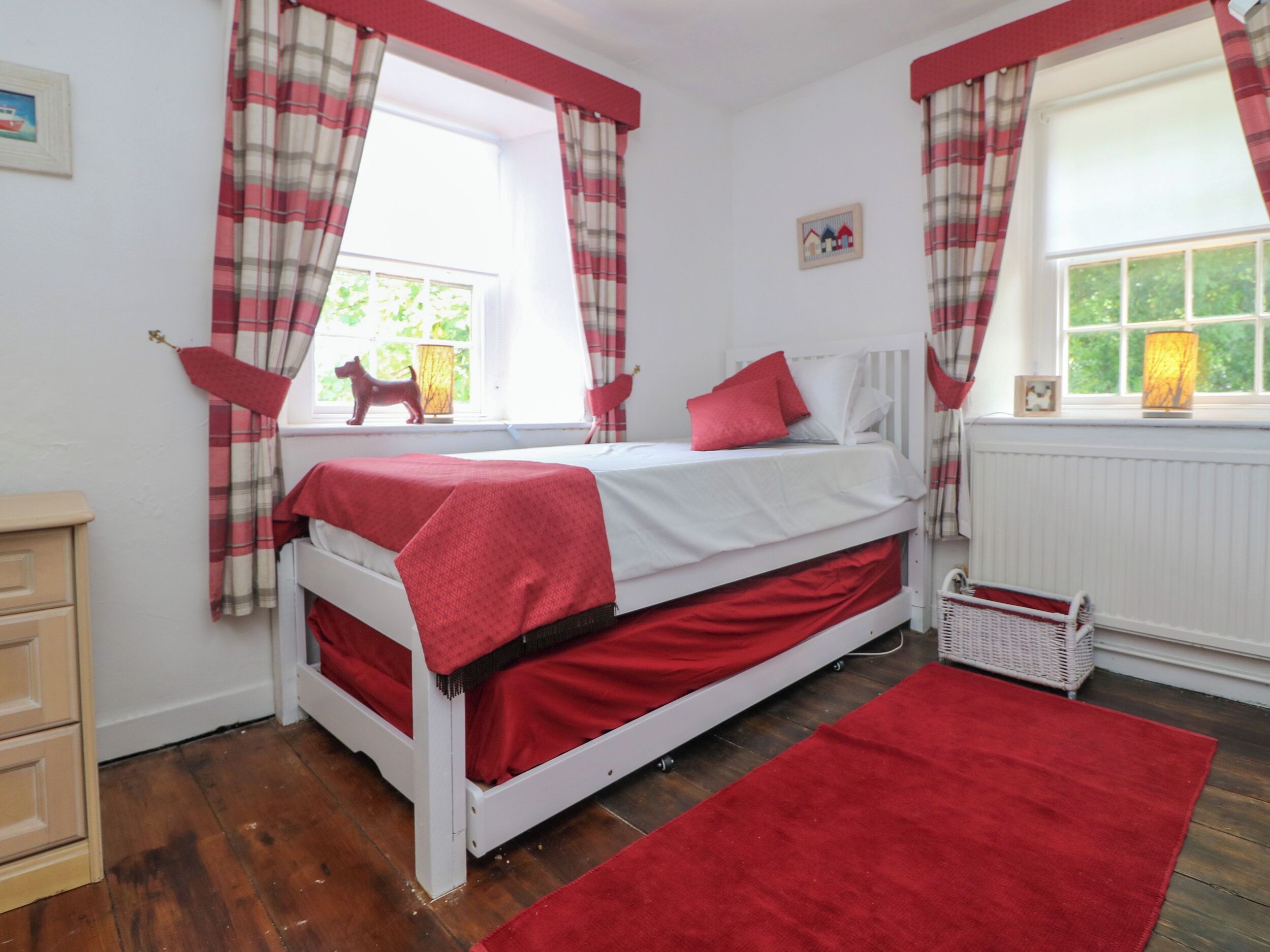 4 bedrooms, individually decorated, individually furnished, free WiFi