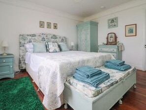 4 bedrooms, individually decorated, individually furnished, free WiFi