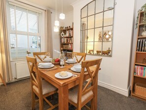 Dining - Garibaldi Cottage (Weymouth)