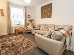 Living area - Garibaldi Cottage (Weymouth)