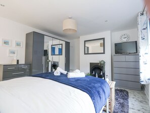 2 bedrooms, individually decorated, individually furnished, free WiFi - Garibaldi Cottage (Weymouth)