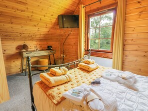 2 bedrooms, individually decorated, individually furnished, free WiFi