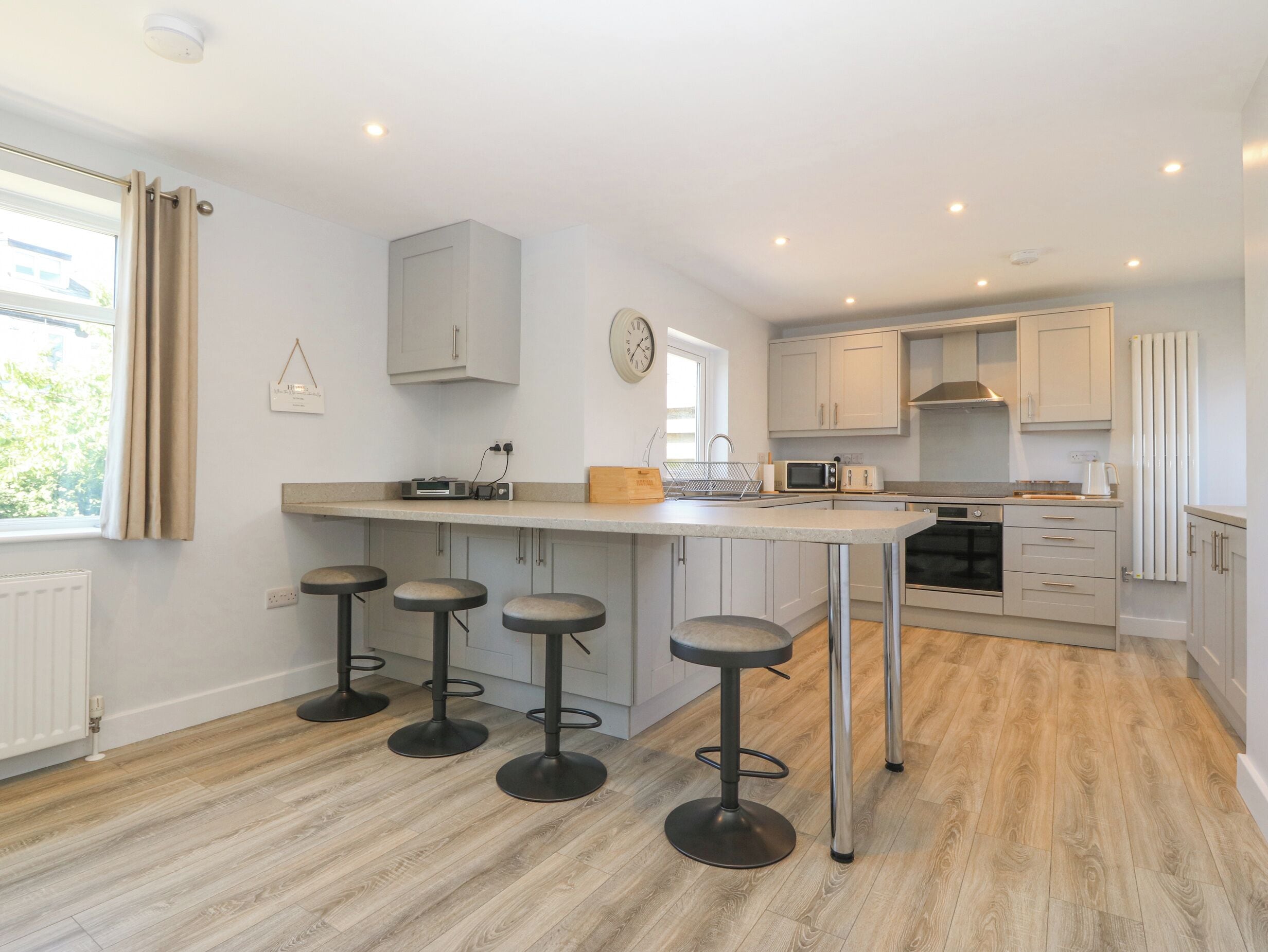 Fridge, dishwasher, cookware/dishes/utensils