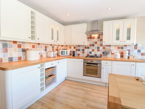 雪櫃、洗碗機、電熱水壺、多士爐