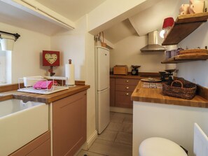 Réfrigérateur, lave-vaisselle, bouilloire électrique, grille-pain