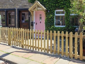 Exterior - Emily Cottage (Keighley)