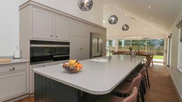 Fridge, dishwasher, cookware/dishes/utensils