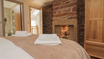 4 bedrooms, individually decorated, individually furnished, free WiFi