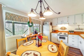 Apartment (1 Bedroom) | Interior - Hike, Sip & Stay Awhile! Sugar Mountain Getaway (Banner Elk)