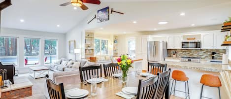 House (3 Bedrooms) | Interior