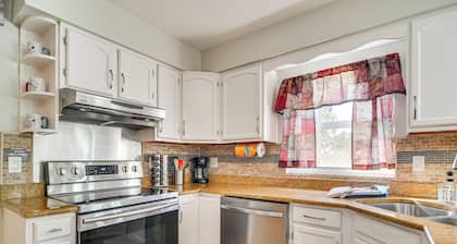Pet-friendly Home w/ Pool & BBQ in Largo