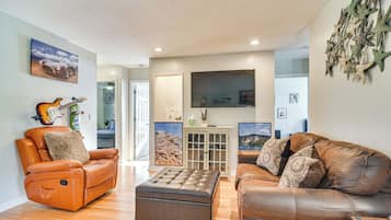 House (4 Bedrooms) | Front of property