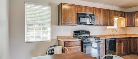 House (2 Bedrooms) | Interior