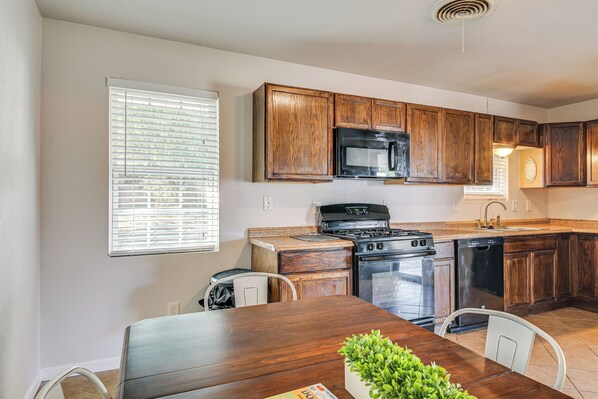House (2 Bedrooms) | Interior