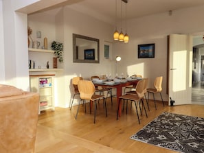 Dining - The Grottoes (Torquay)