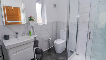 Cottage | Bathroom | Shower
