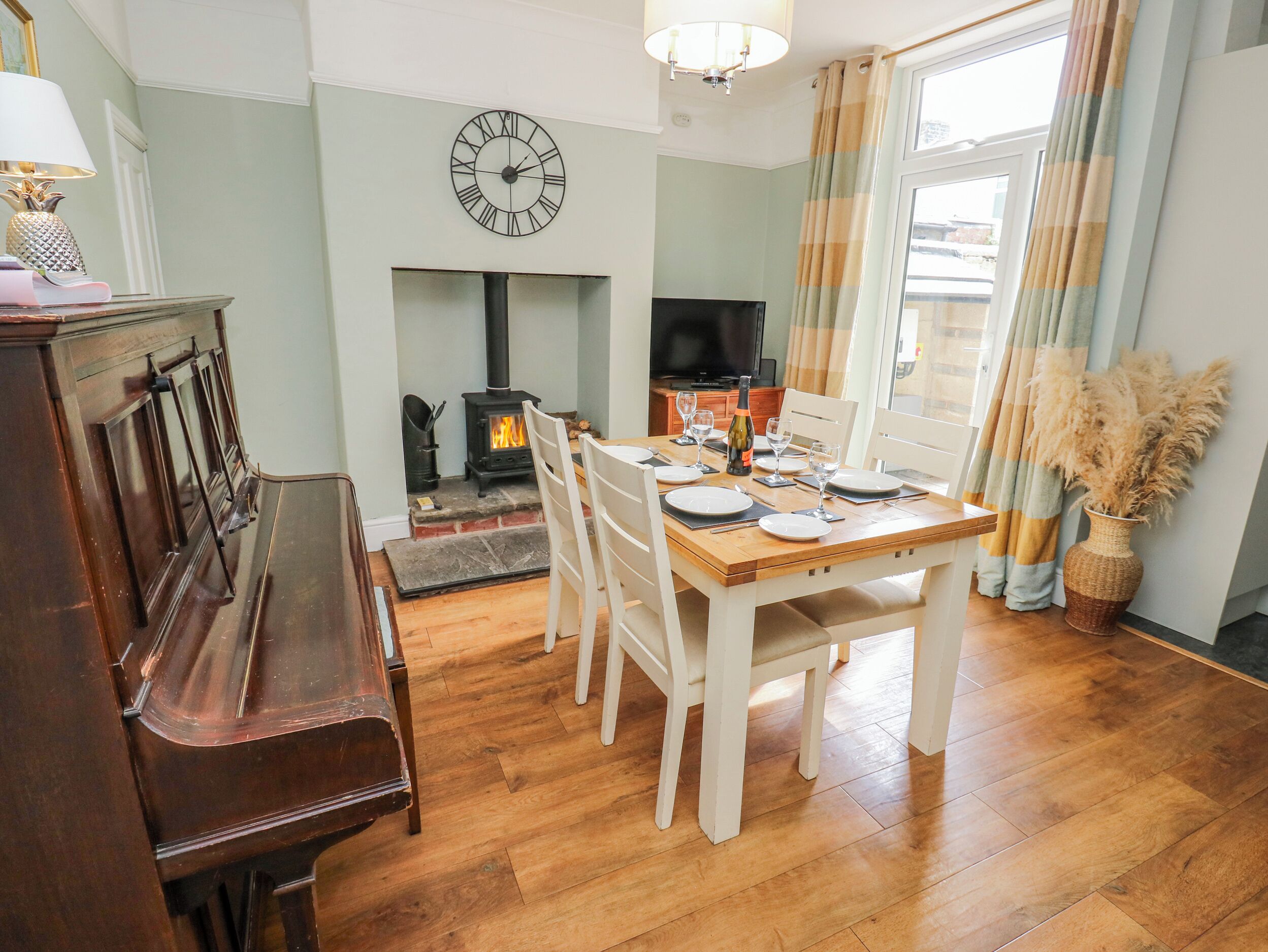 Cottage | Dining