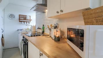 Fridge, electric kettle, toaster, cookware/dishes/utensils