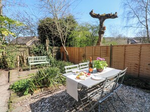 Cottage | Outdoor dining