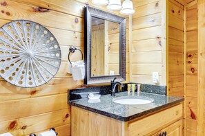 Interior - 2 Mi to Dtwn Gatlinburg: Mountain Cabin w/ Hot Tub (Gatlinburg)