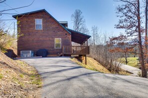 Interior - 2 Mi to Dtwn Gatlinburg: Mountain Cabin w/ Hot Tub (Gatlinburg)