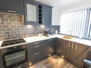 Frigorifero, lavastoviglie, pentole/stoviglie/utensili