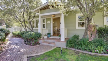 Cottage (2 Bedrooms) | Interior