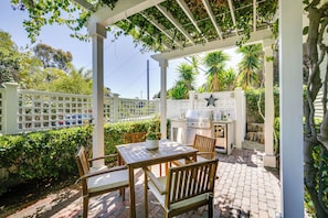 Cottage (2 Bedrooms) | Front of property