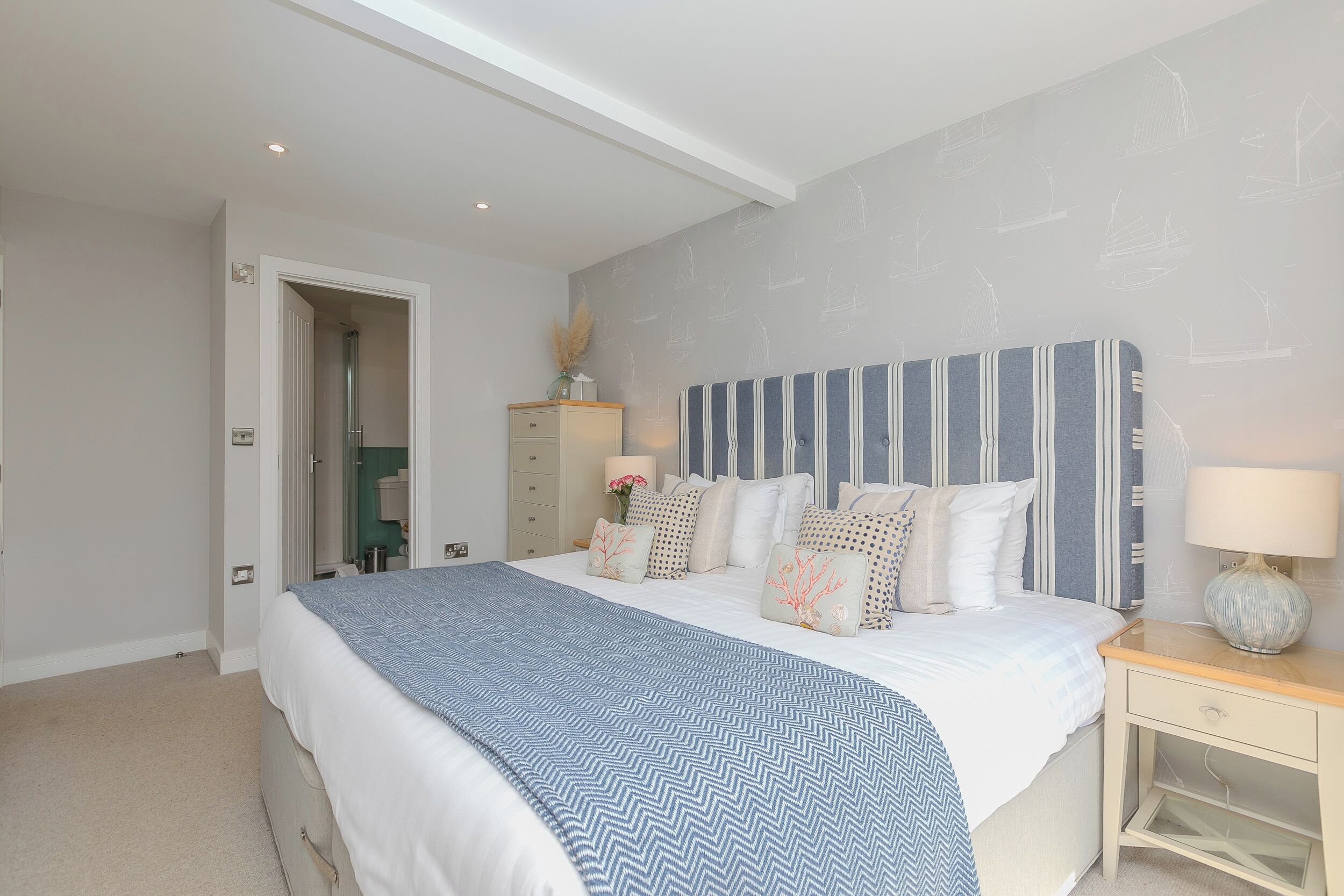 2 bedrooms, individually decorated, individually furnished, free WiFi