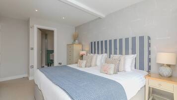 2 bedrooms, individually decorated, individually furnished, free WiFi