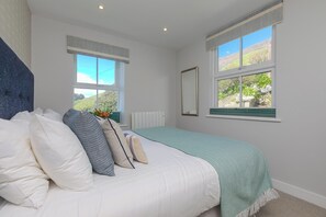 2 svefnherbergi, sérhannaðar innréttingar, sérvalin húsgögn