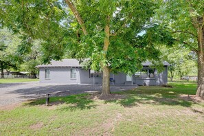 Apartment (0 Bedroom) | Interior - Fenced Yard: Pet-friendly Studio in New Boston! (New Boston)