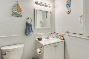 House (3 Bedrooms) | Interior - 6 Mi to Lake Meridian Park: Auburn Home w/ Yard (Auburn)