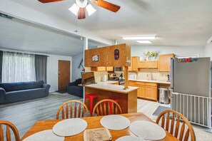 House (3 Bedrooms) | Interior