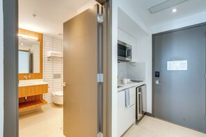 Interior - Steps to Prudential Center: Apt w/ Community Perks (Newark)