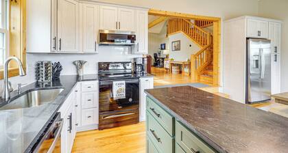 Pet-friendly Cabin w/ Hot Tub in North Carolina!