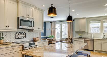 3 Mi to Dtwn Greer: Mountain-view Home!