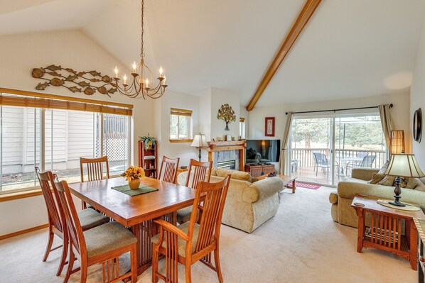 Apartment (3 Bedrooms) | Front of property - Hot Tub at Townhome on 8th Green in Redmond (Redmond)